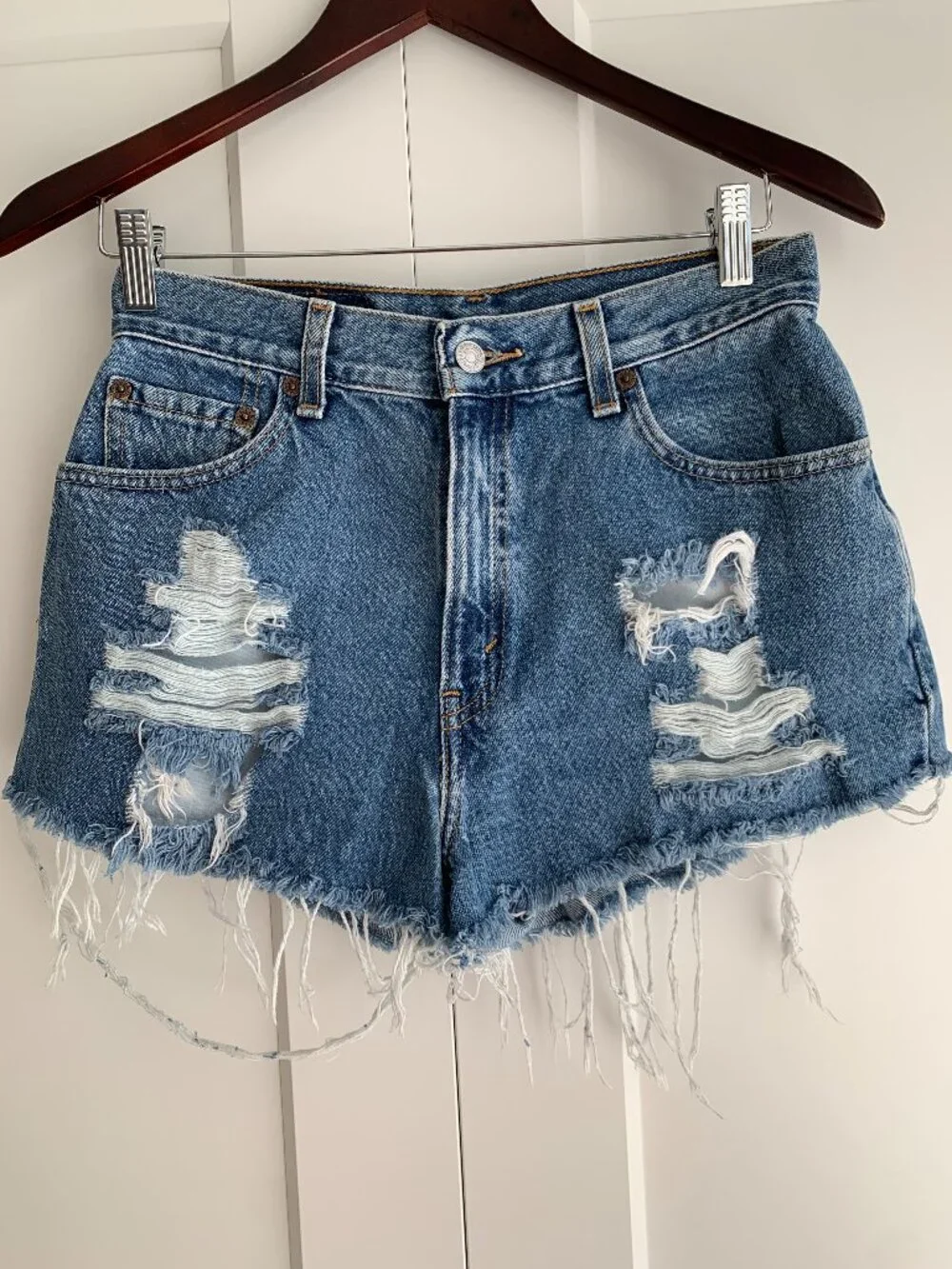 Levi's 550 Denim Short women’s Size 8 Midium rise - Picture 1 of 6